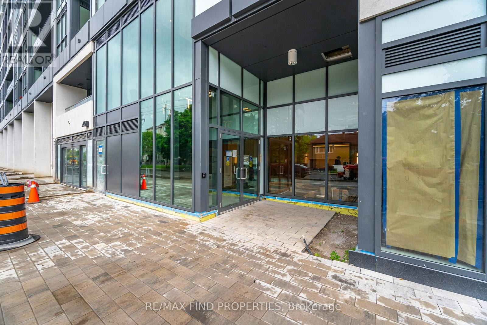 910-6 Greenbriar Road, Toronto, ON, M2K 0H6 - 3