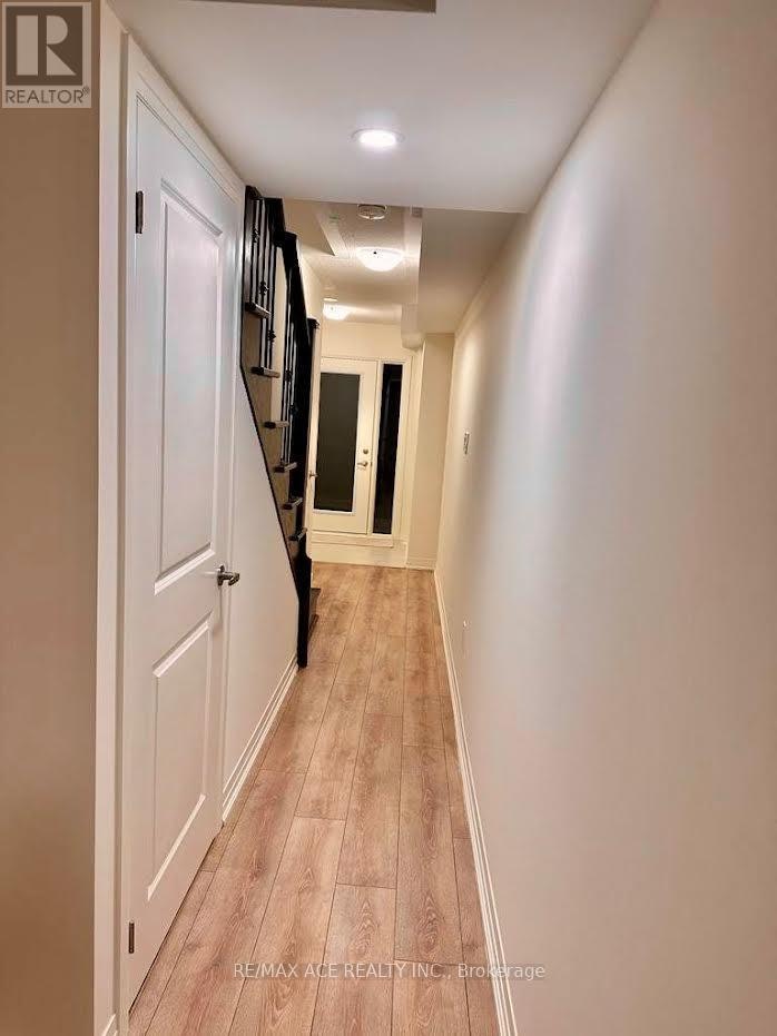 25 Emmas Way, Whitby, ON, L1R 3K4 - 4