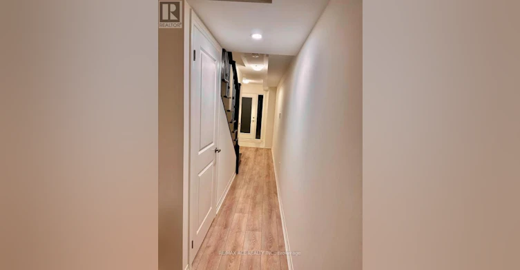 25 Emmas Way, Whitby, ON, L1R 3K4 - 4