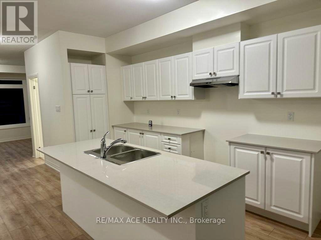 25 Emmas Way, Whitby, ON, L1R 3K4 - 6