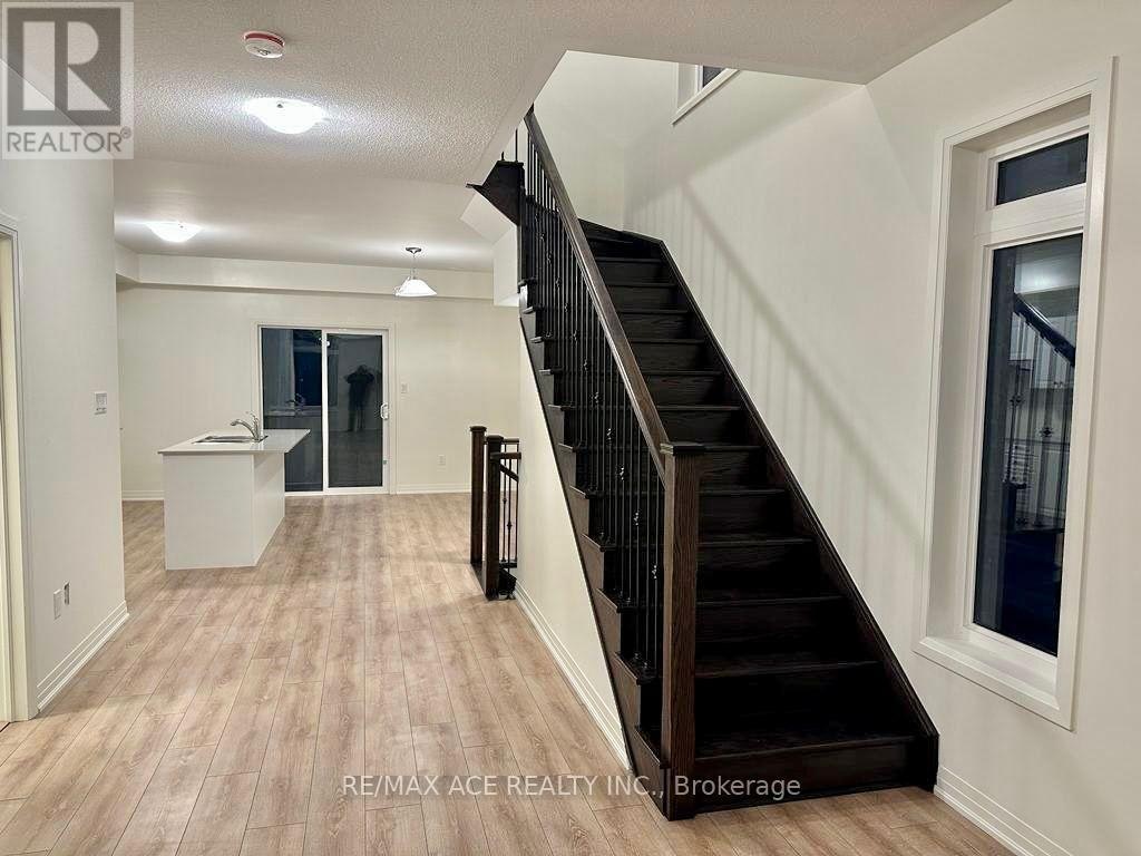 25 Emmas Way, Whitby, ON, L1R 3K4 - 8