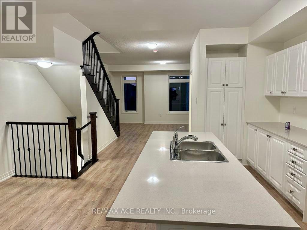 25 Emmas Way, Whitby, ON, L1R 3K4 - 7