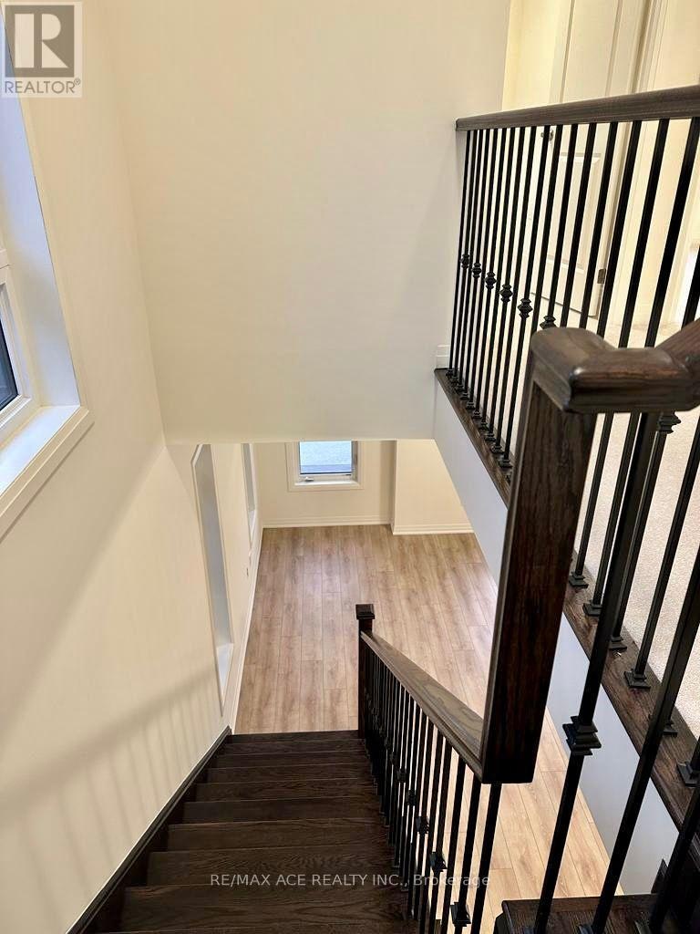 25 Emmas Way, Whitby, ON, L1R 3K4 - 21