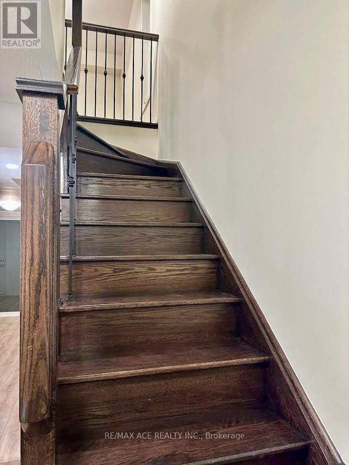 25 Emmas Way, Whitby, ON, L1R 3K4 - 3