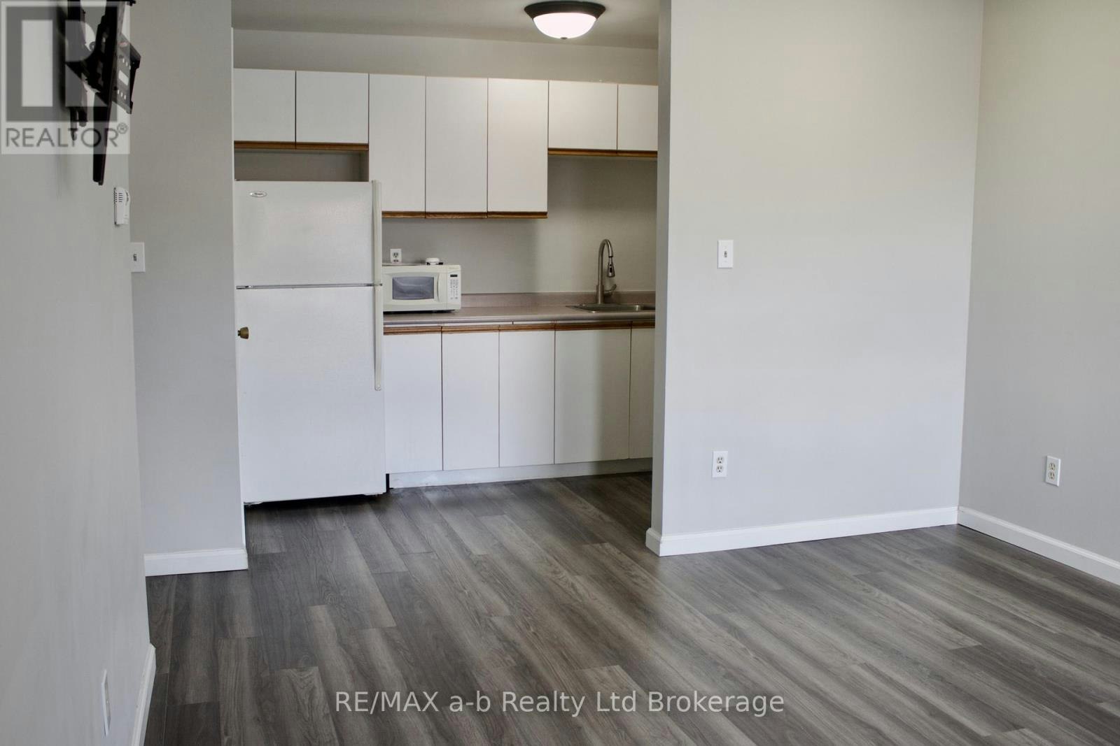 46-56 Hiawatha Road, Woodstock, ON, N4T 1P2 - 9