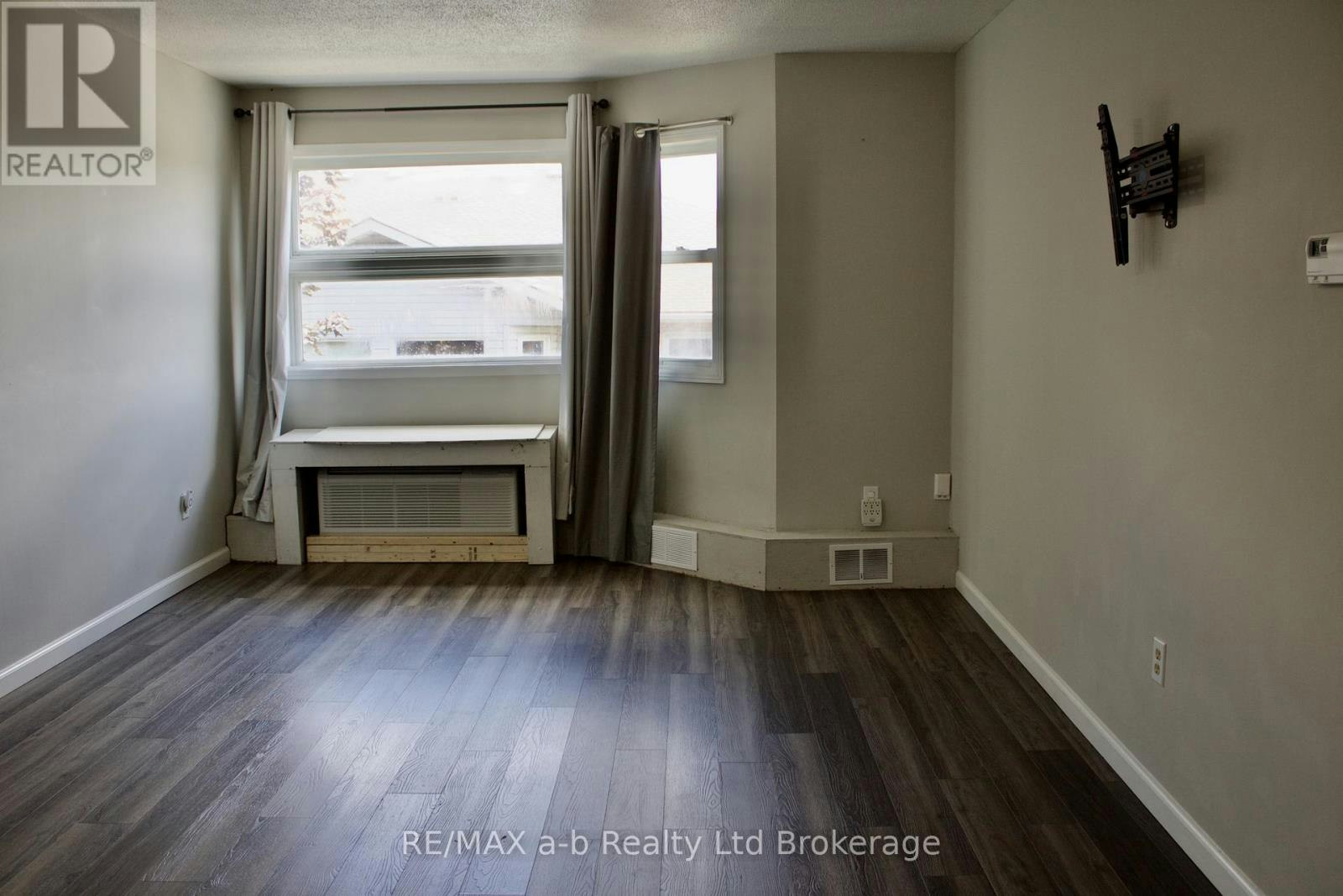 46-56 Hiawatha Road, Woodstock, ON, N4T 1P2 - 8