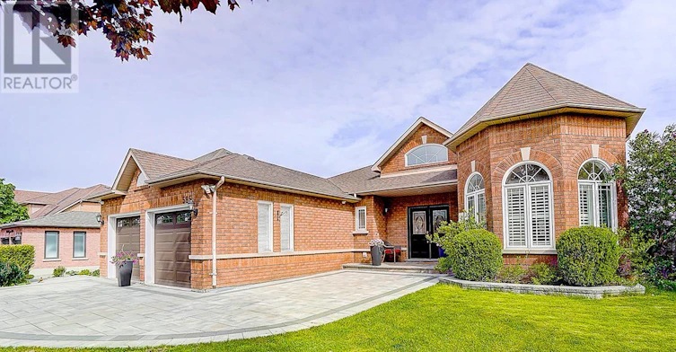 585 Holgate Circle, Newmarket, ON, L3X 1V8 - 2