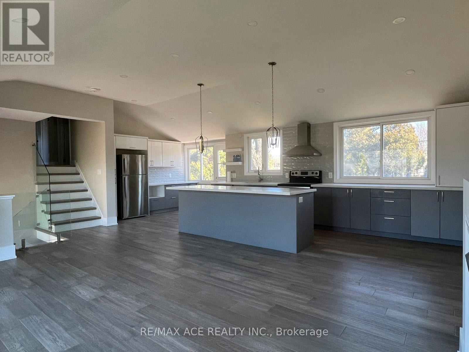 5132 Cherryhill Crescent, Burlington, ON, L7L 4C2 - 3
