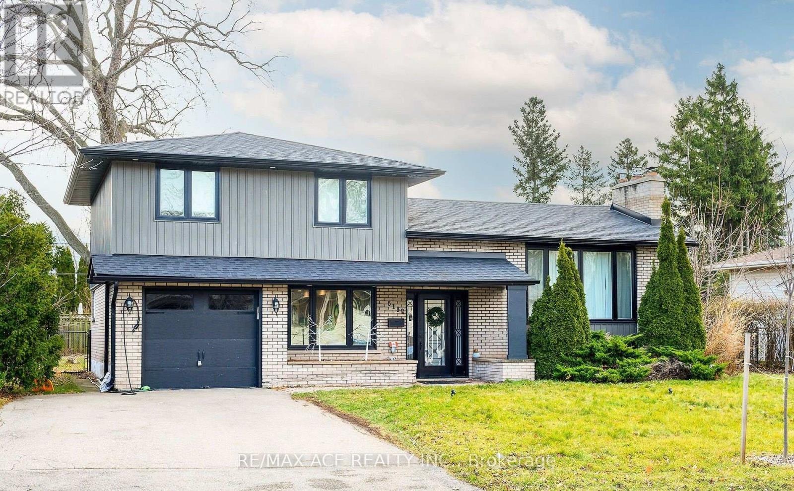 5132 Cherryhill Crescent, Burlington, ON, L7L 4C2 - 2