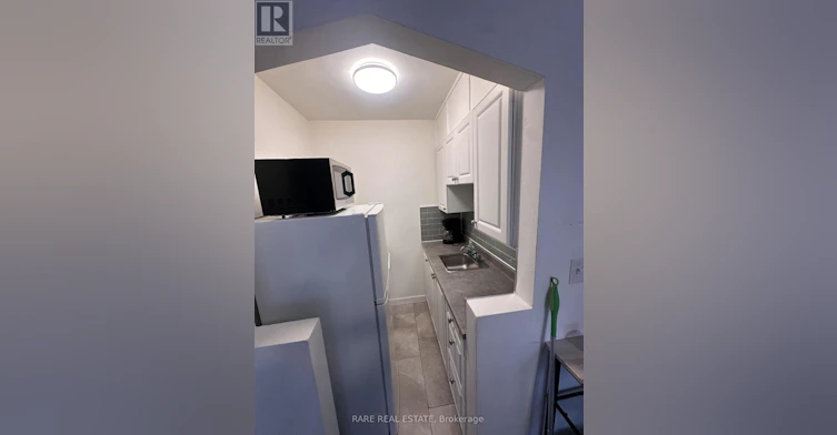 11-130 Macpherson Avenue, Toronto, ON, M5R 1W8 - 3