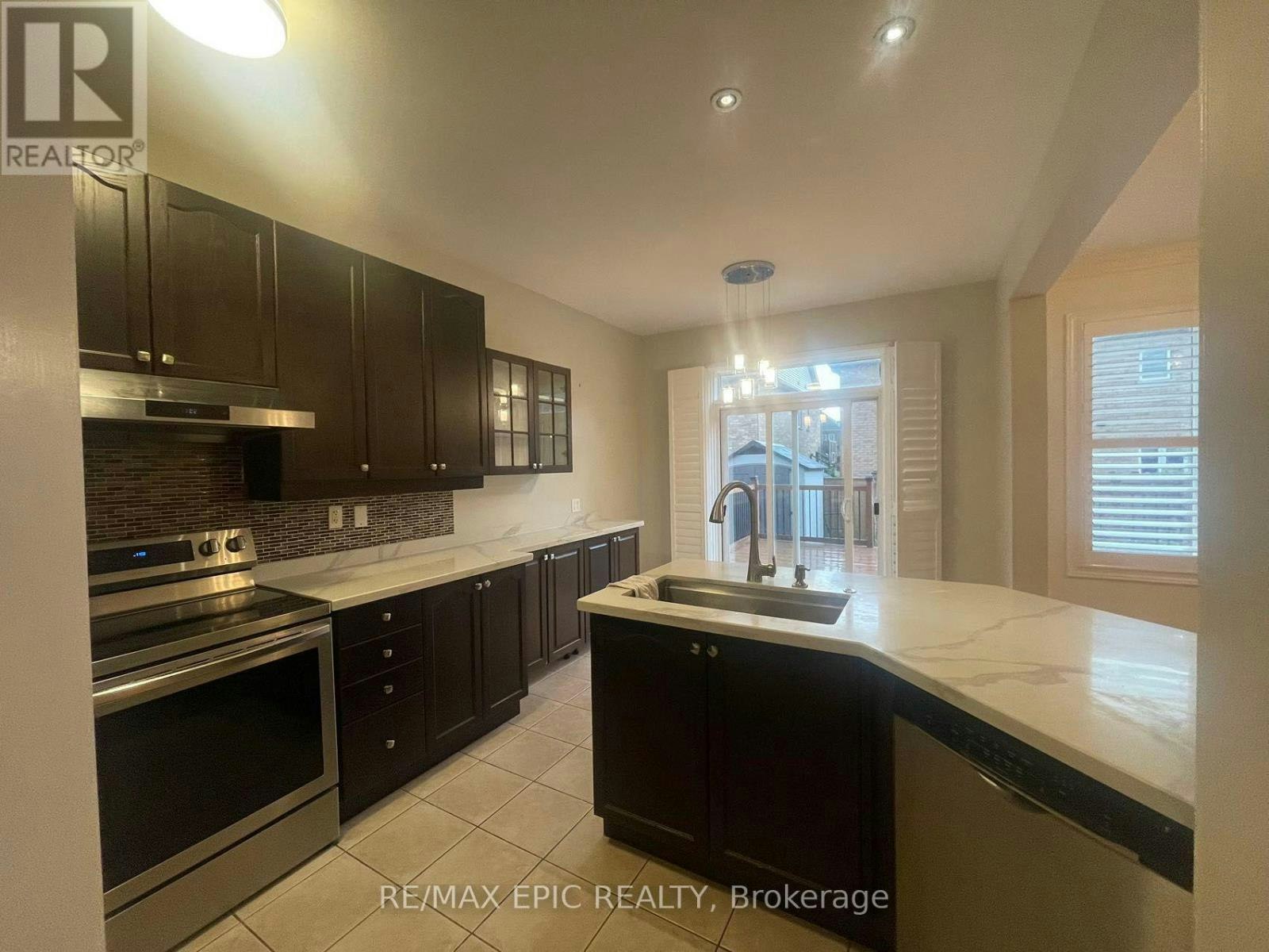19 Fitzroy Avenue, Markham, ON, L6E 0J4 - 2