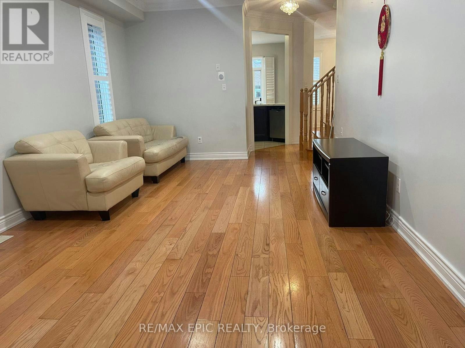 19 Fitzroy Avenue, Markham, ON, L6E 0J4 - 8