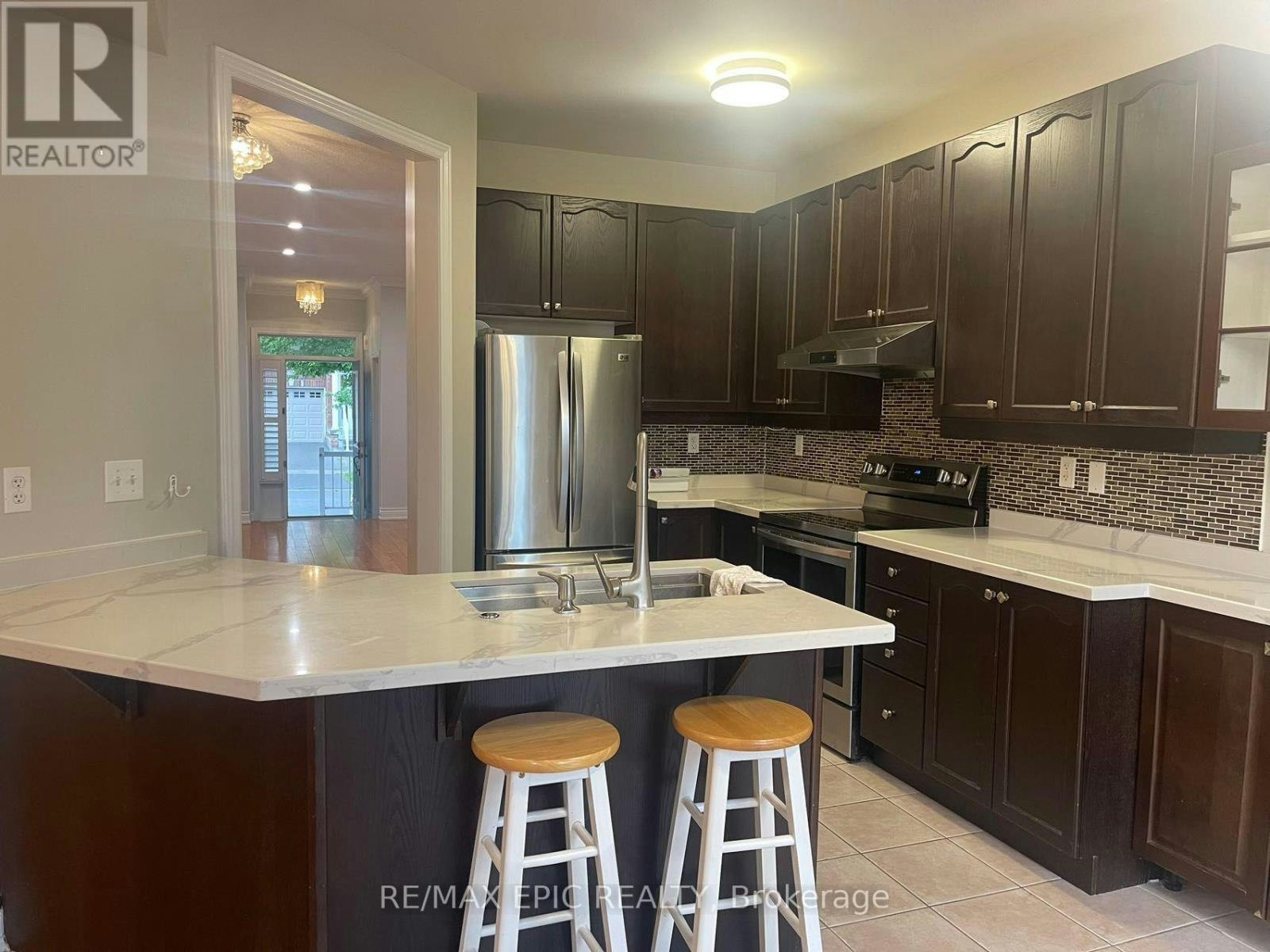 19 Fitzroy Avenue, Markham, ON, L6E 0J4 - 3