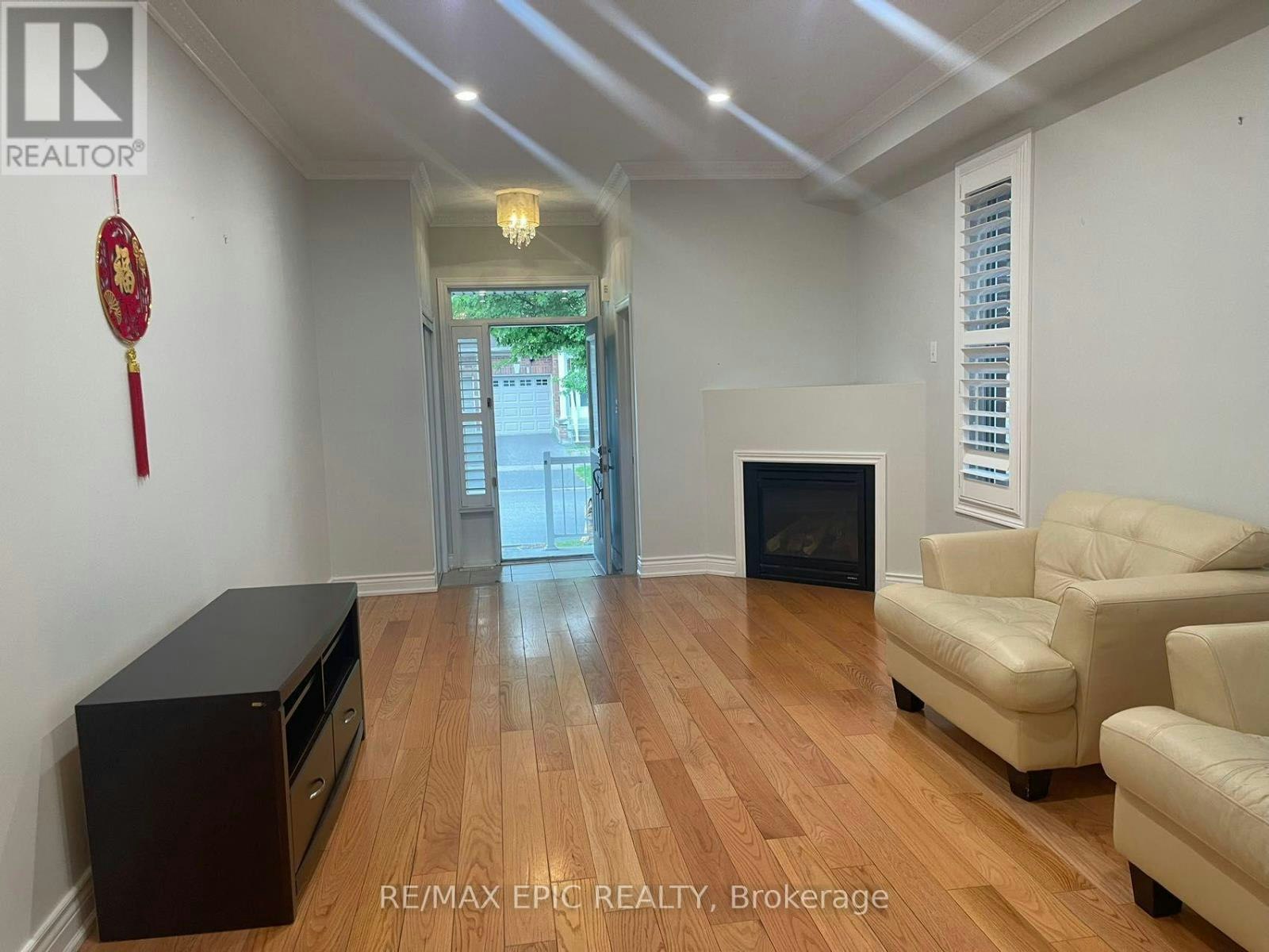 19 Fitzroy Avenue, Markham, ON, L6E 0J4 - 9