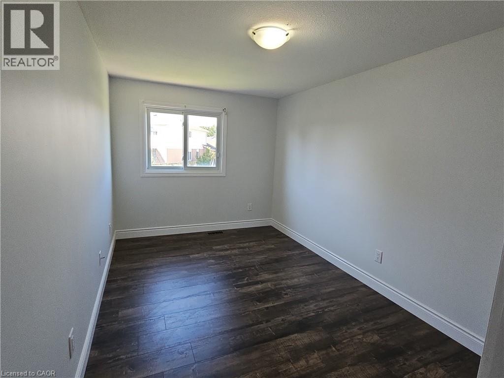 105 Activa Avenue, Kitchener, ON, N2E 2T3 - 23