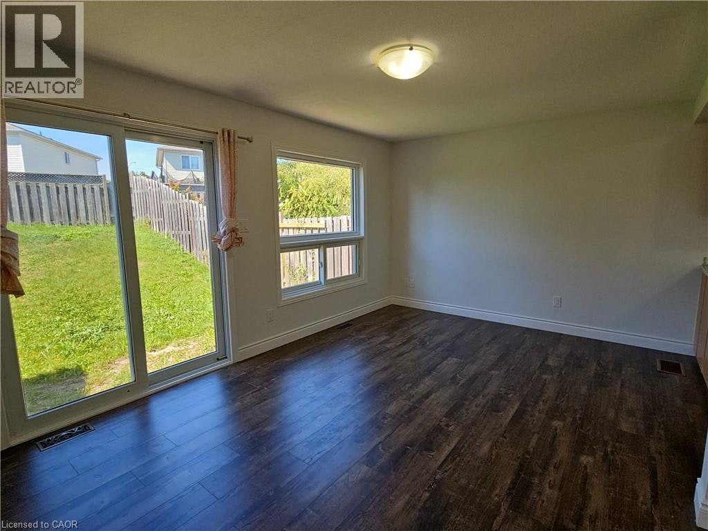 105 Activa Avenue, Kitchener, ON, N2E 2T3 - 14