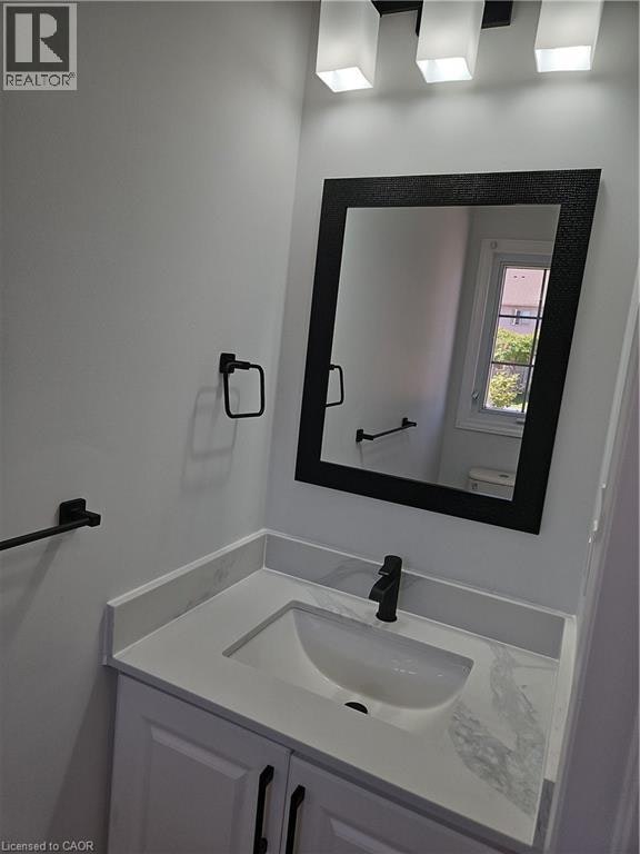 105 Activa Avenue, Kitchener, ON, N2E 2T3 - 8
