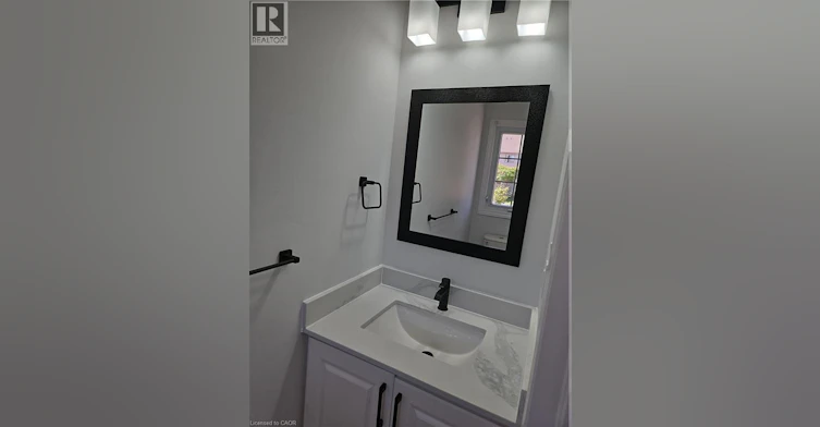 105 Activa Avenue, Kitchener, ON, N2E 2T3 - 8