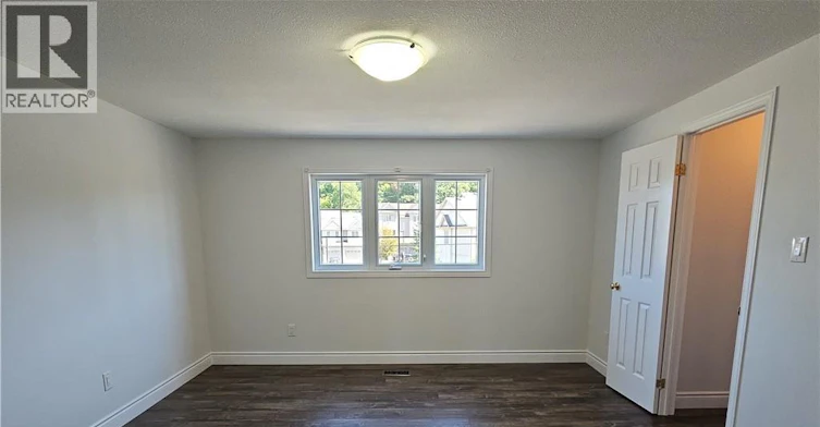 105 Activa Avenue, Kitchener, ON, N2E 2T3 - 26