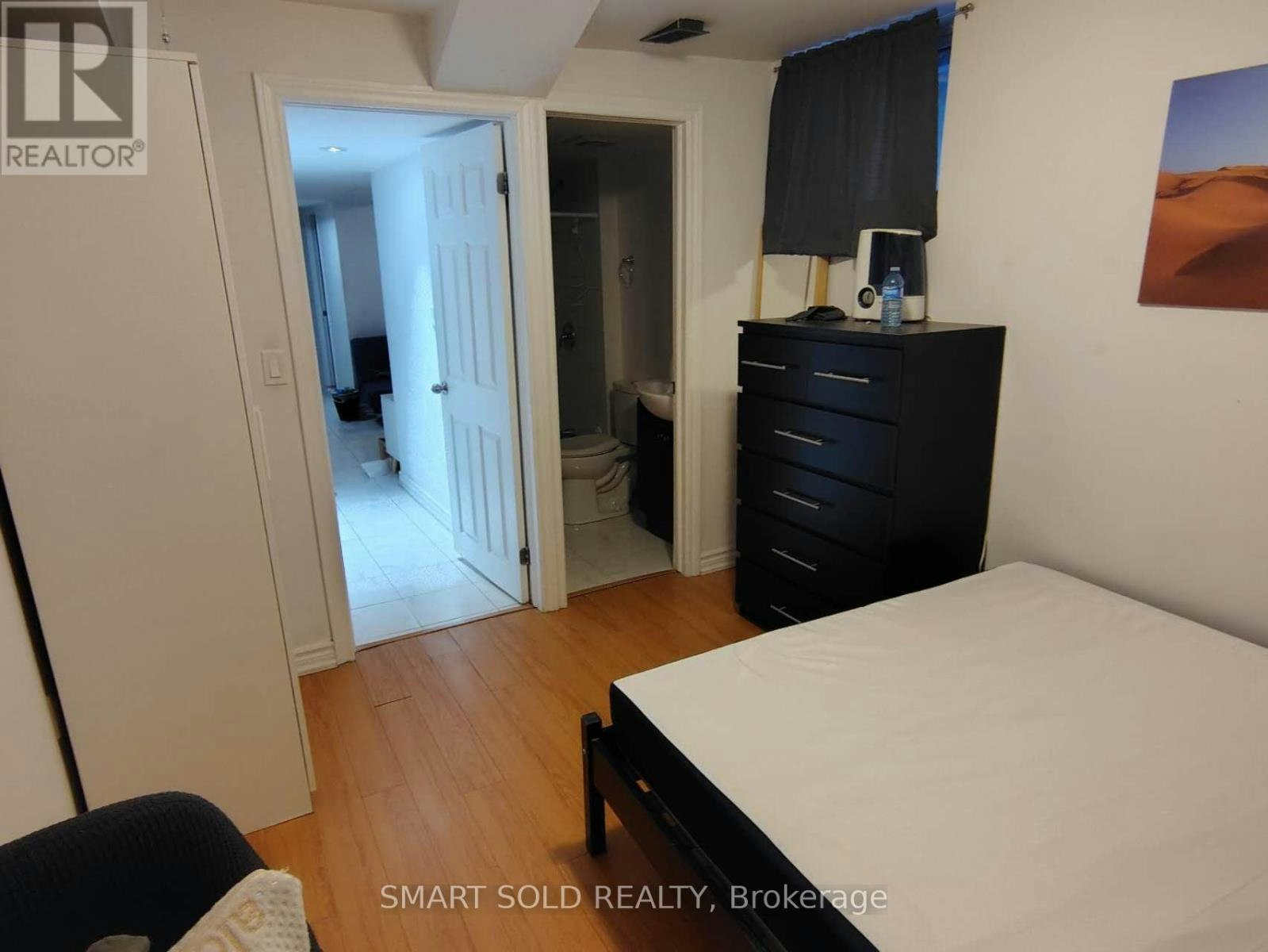 LOWER-66 Bellevue Avenue, Toronto, ON, M5T 2N4 - 3