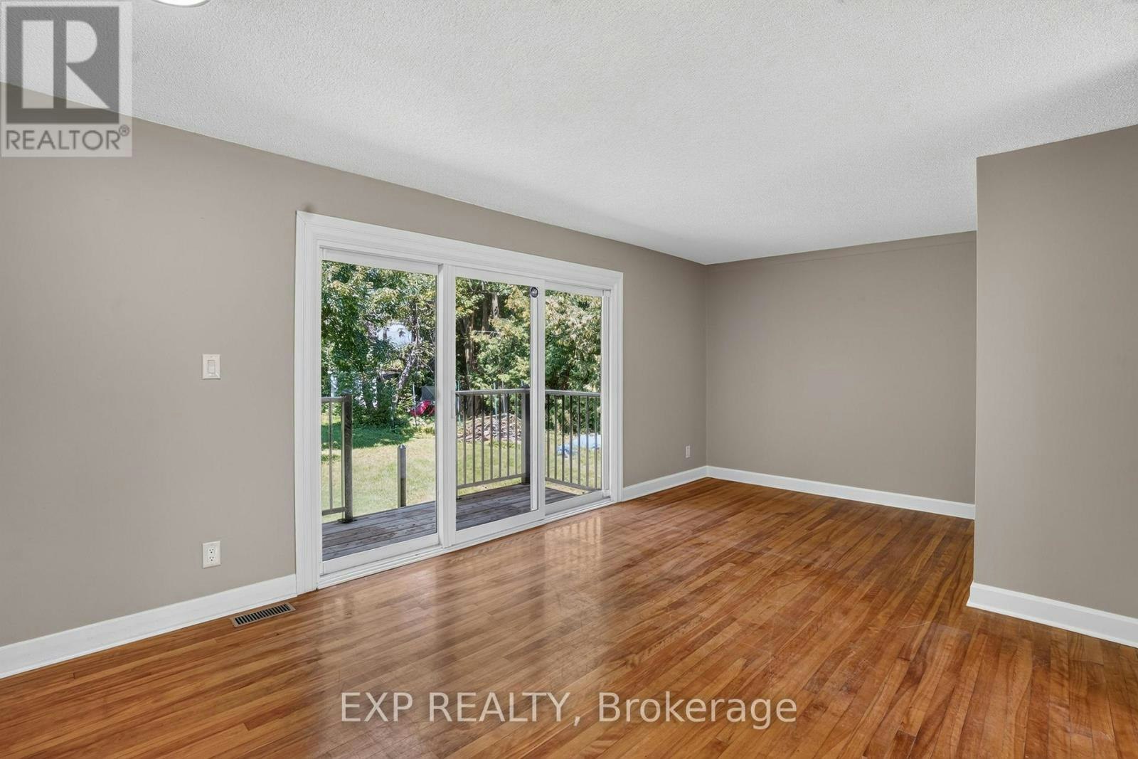 137 Grenfell Crescent, Ottawa, ON, K2G 0G6 - 4