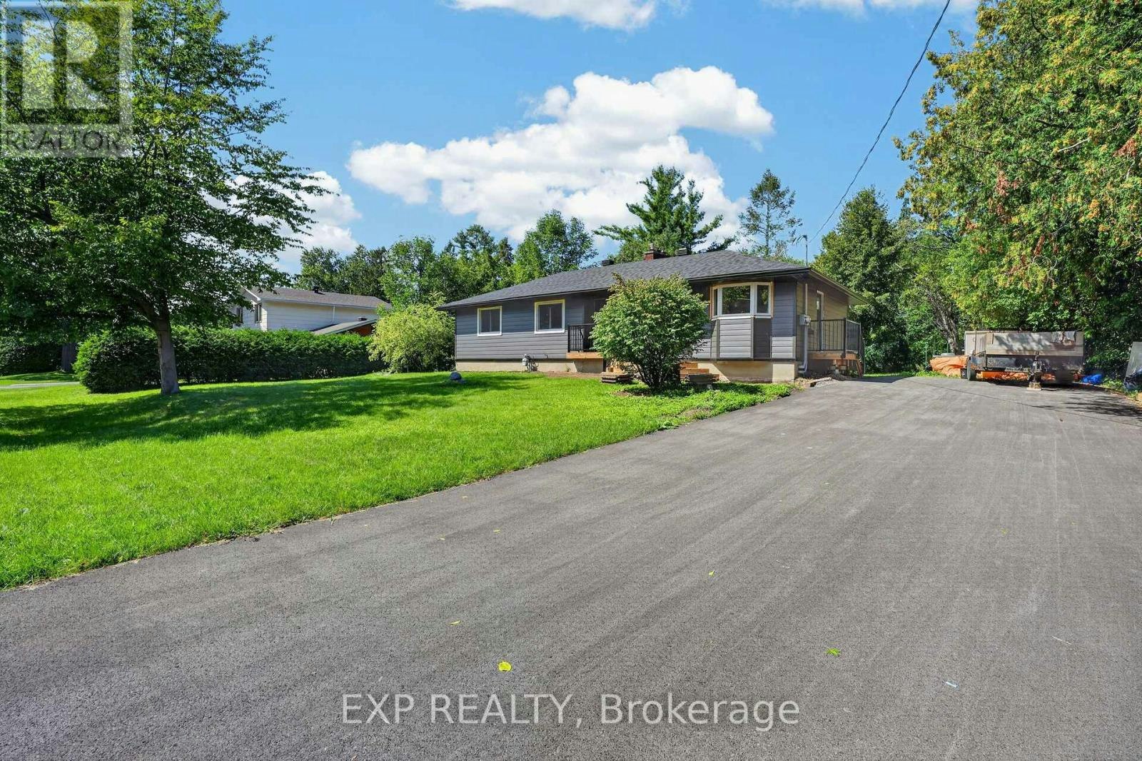 137 Grenfell Crescent, Ottawa, ON, K2G 0G6 - 2