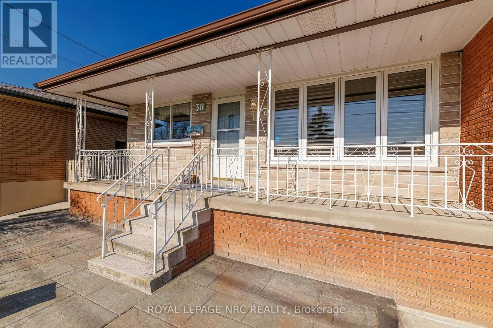 38 Rivercrest Road, Hamilton, ON, L8E 1M9