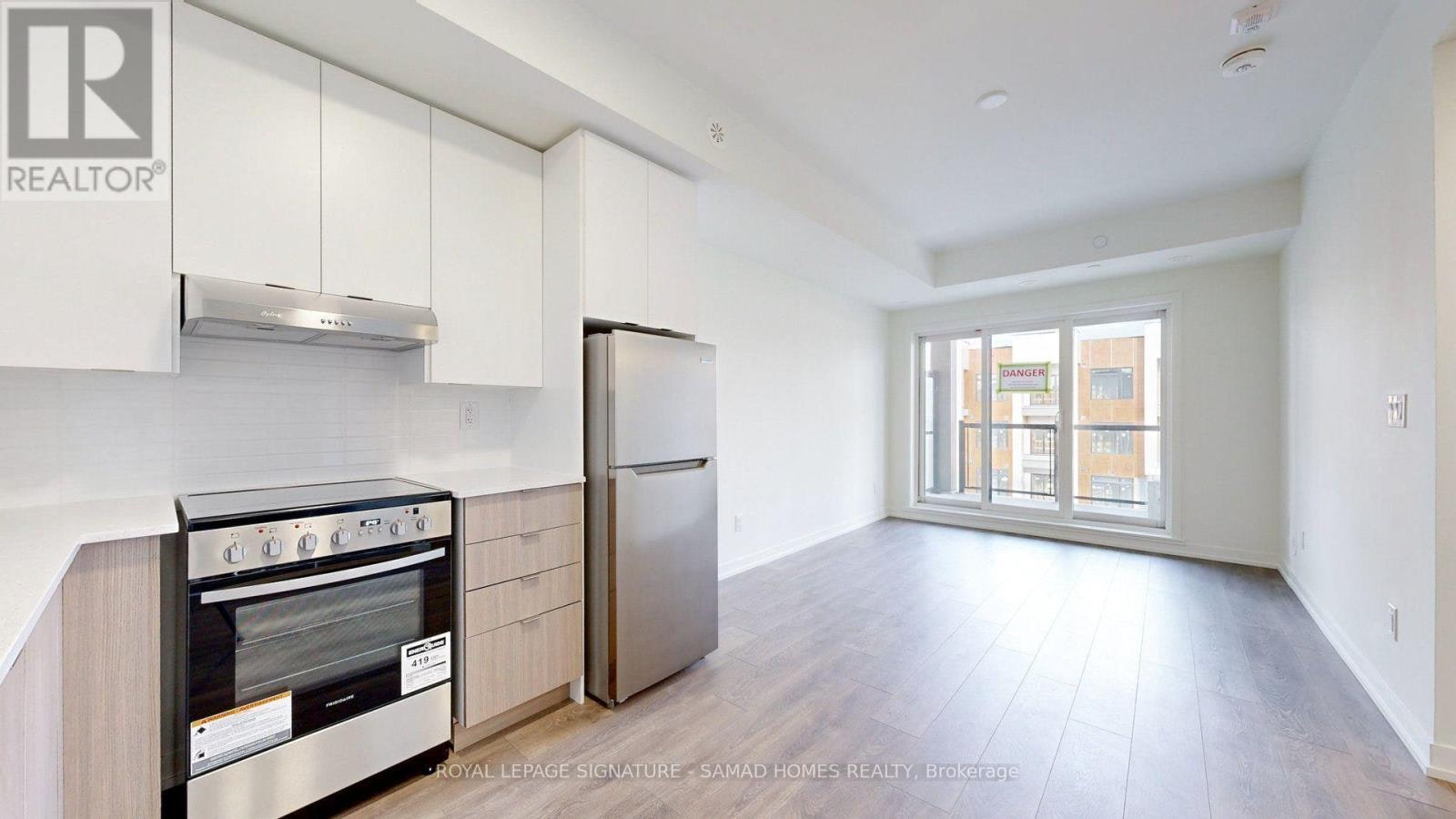 611-135 Canon Jackson Drive, Toronto, ON, M6M 0C3 - 6