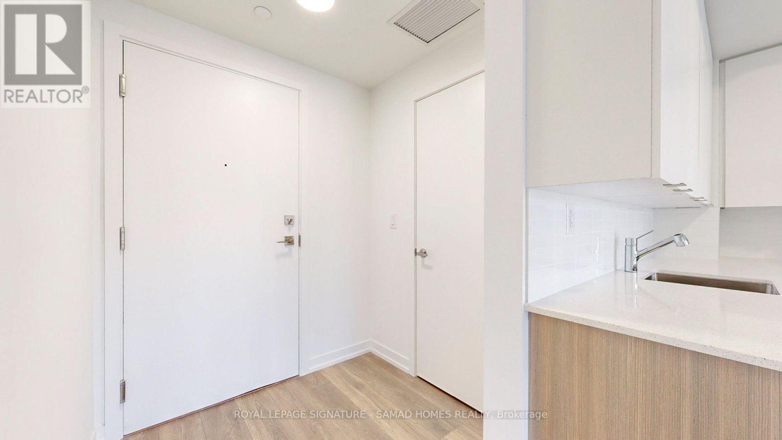 611-135 Canon Jackson Drive, Toronto, ON, M6M 0C3 - 3