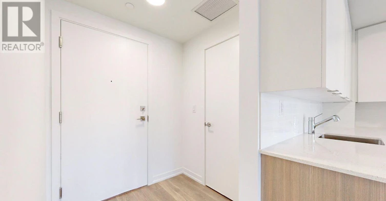 611-135 Canon Jackson Drive, Toronto, ON, M6M 0C3 - 3