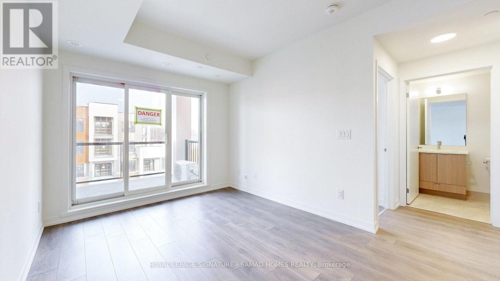 611-135 Canon Jackson Drive, Toronto, ON, M6M 0C3 - 9