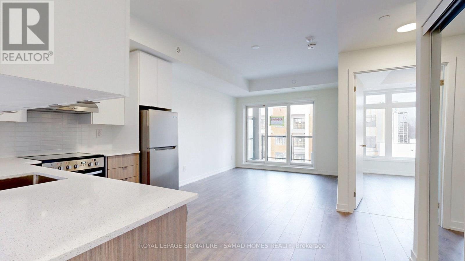 611-135 Canon Jackson Drive, Toronto, ON, M6M 0C3 - 4