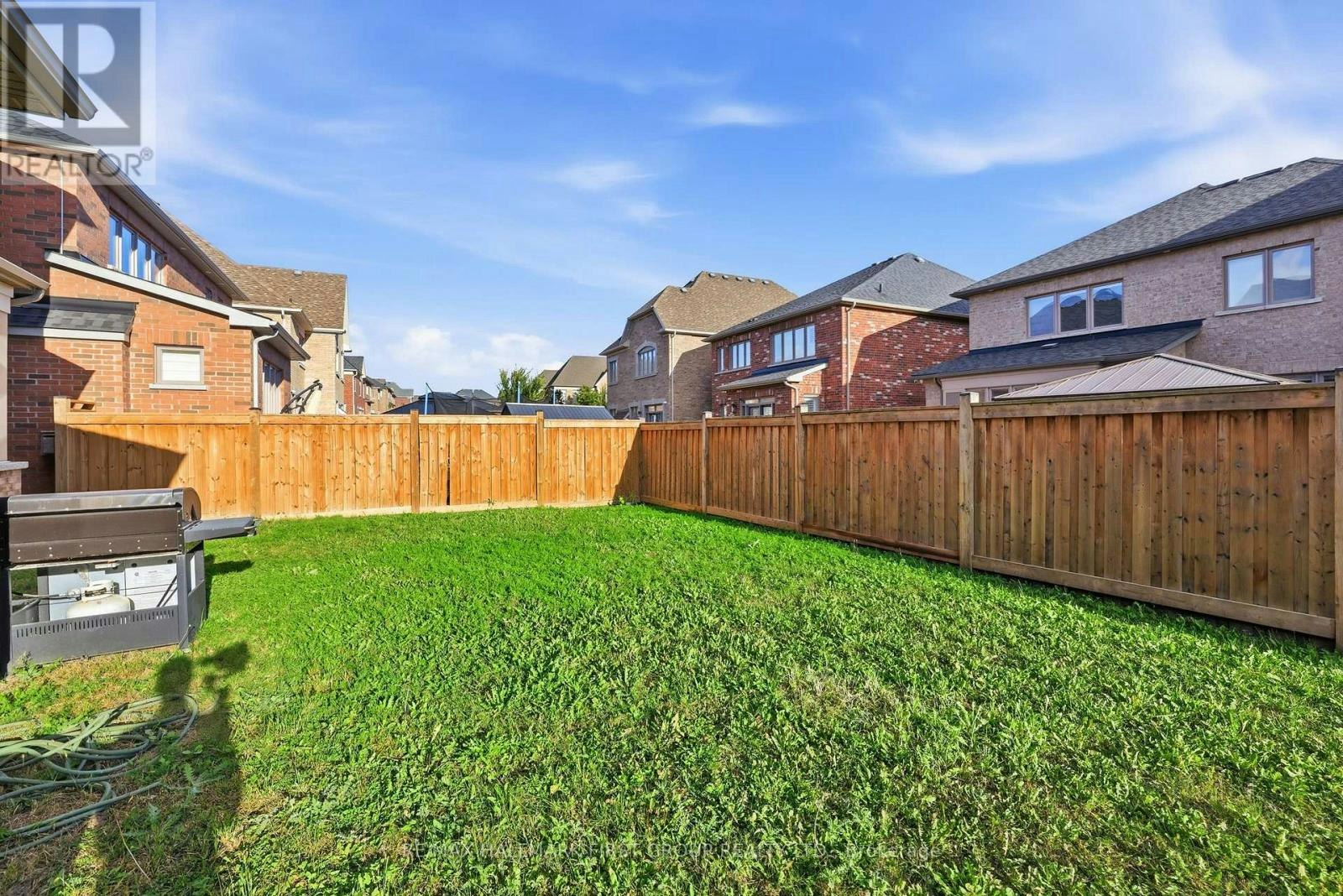17 Micklefield Avenue, Whitby, ON, L1P 0C2 - 15