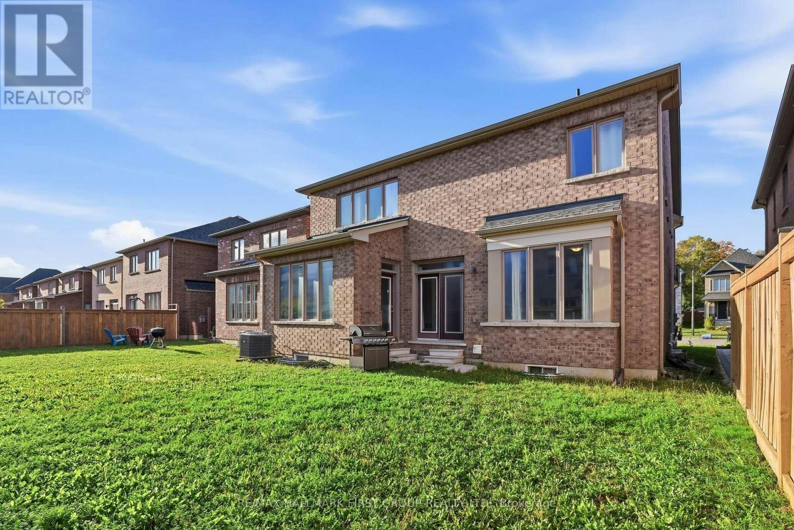 17 Micklefield Avenue, Whitby, ON, L1P 0C2 - 16