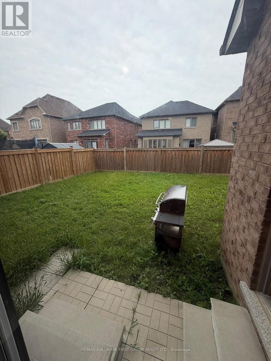 17 Micklefield Avenue, Whitby, ON, L1P 0C2 - 3