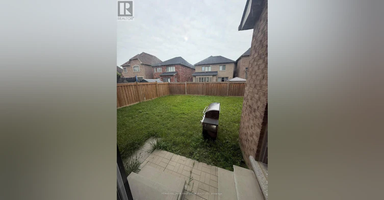 17 Micklefield Avenue, Whitby, ON, L1P 0C2 - 3