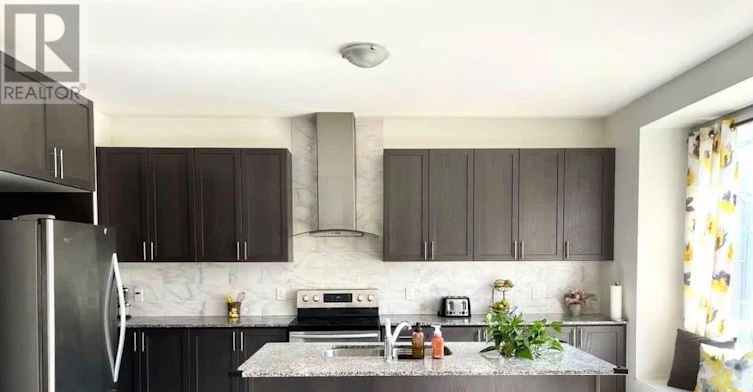 17 Micklefield Avenue, Whitby, ON, L1P 0C2 - 2