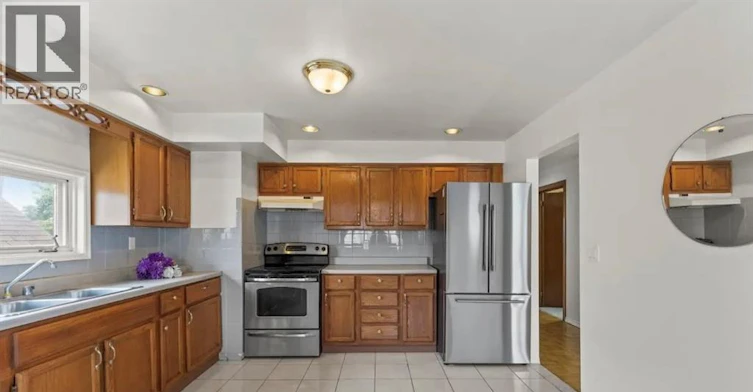Upper-1637 Drouillard, Windsor, ON, N8Y 2S4 - 2