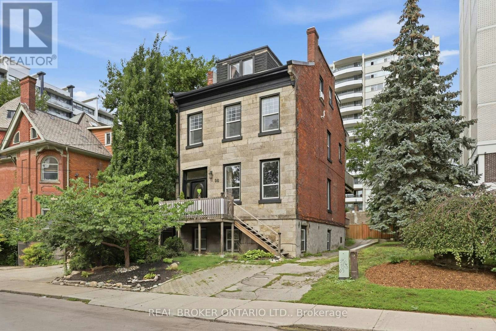 98 Duke Street, Hamilton, ON, L8P 1X5 - 2