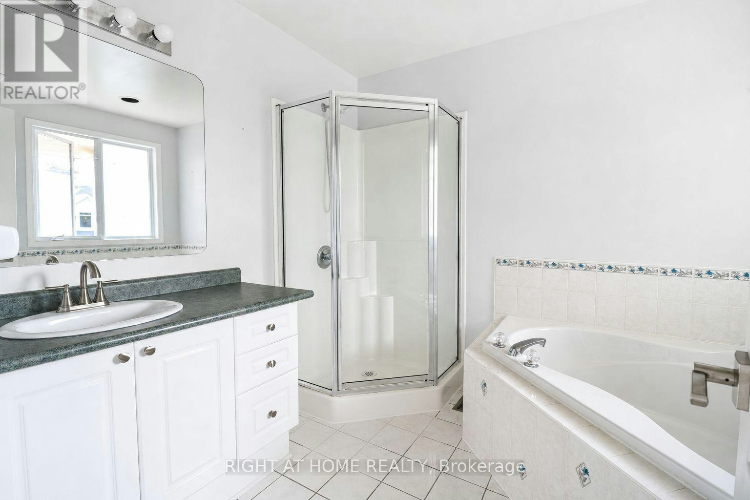 18 Roberge Crescent, Ottawa, ON, K2L 4G6 - 8