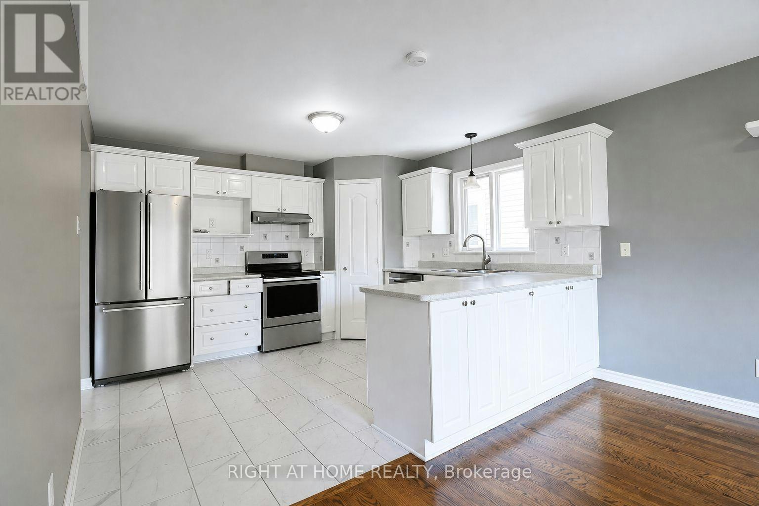 18 Roberge Crescent, Ottawa, ON, K2L 4G6 - 3