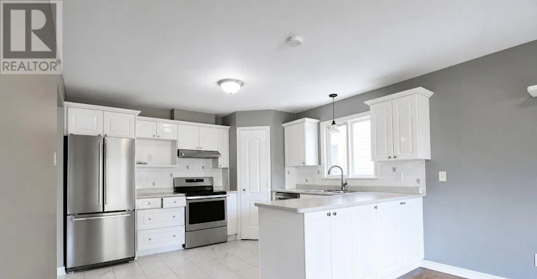 18 Roberge Crescent, Ottawa, ON, K2L 4G6 - 3