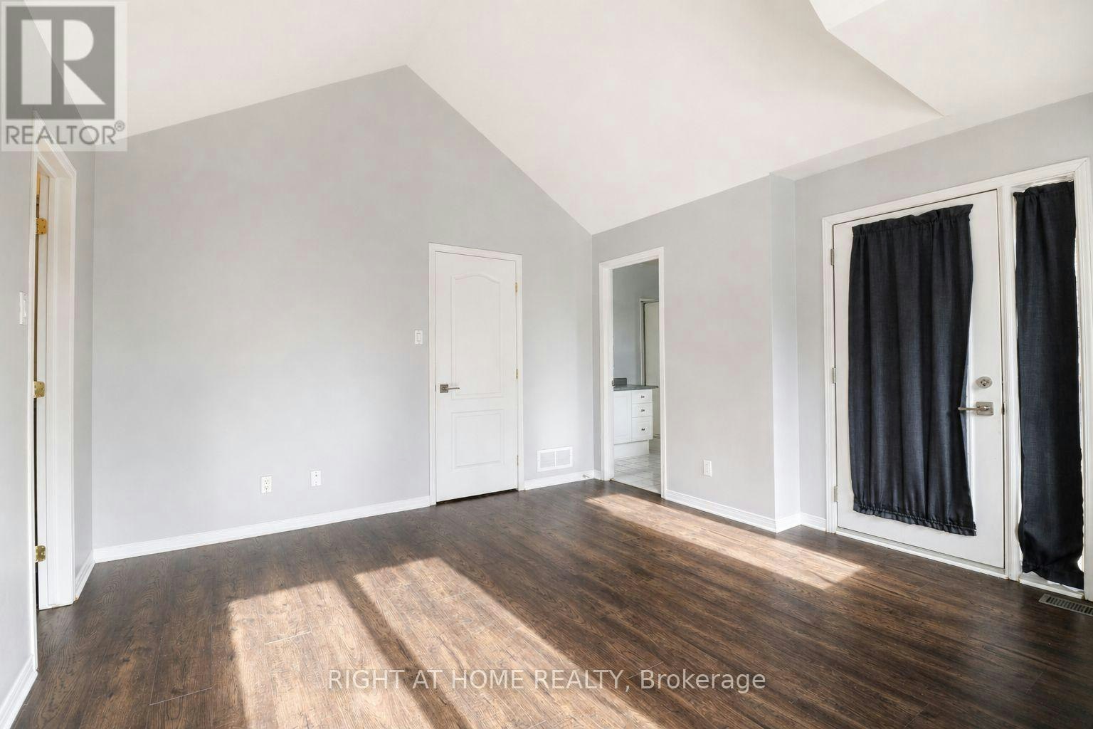 18 Roberge Crescent, Ottawa, ON, K2L 4G6 - 6