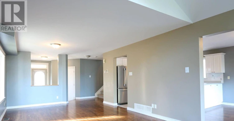 18 Roberge Crescent, Ottawa, ON, K2L 4G6 - 4