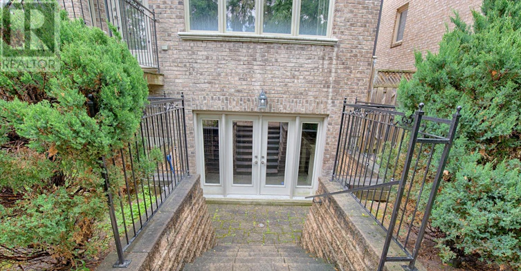 500 Deloraine Avenue, Toronto, ON, M5M 2B8 - 4