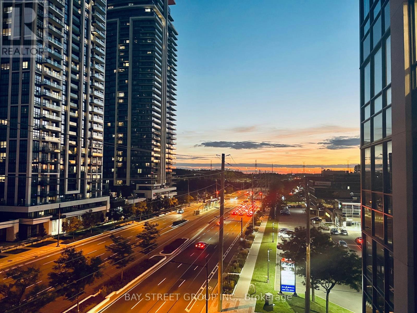 811-370 7 Highway E, Richmond Hill, ON, L4B 0C4 - 2