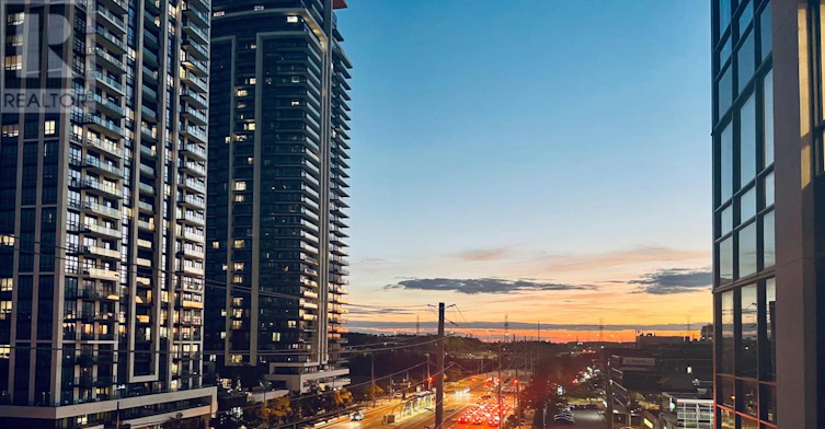 811-370 7 Highway E, Richmond Hill, ON, L4B 0C4 - 2