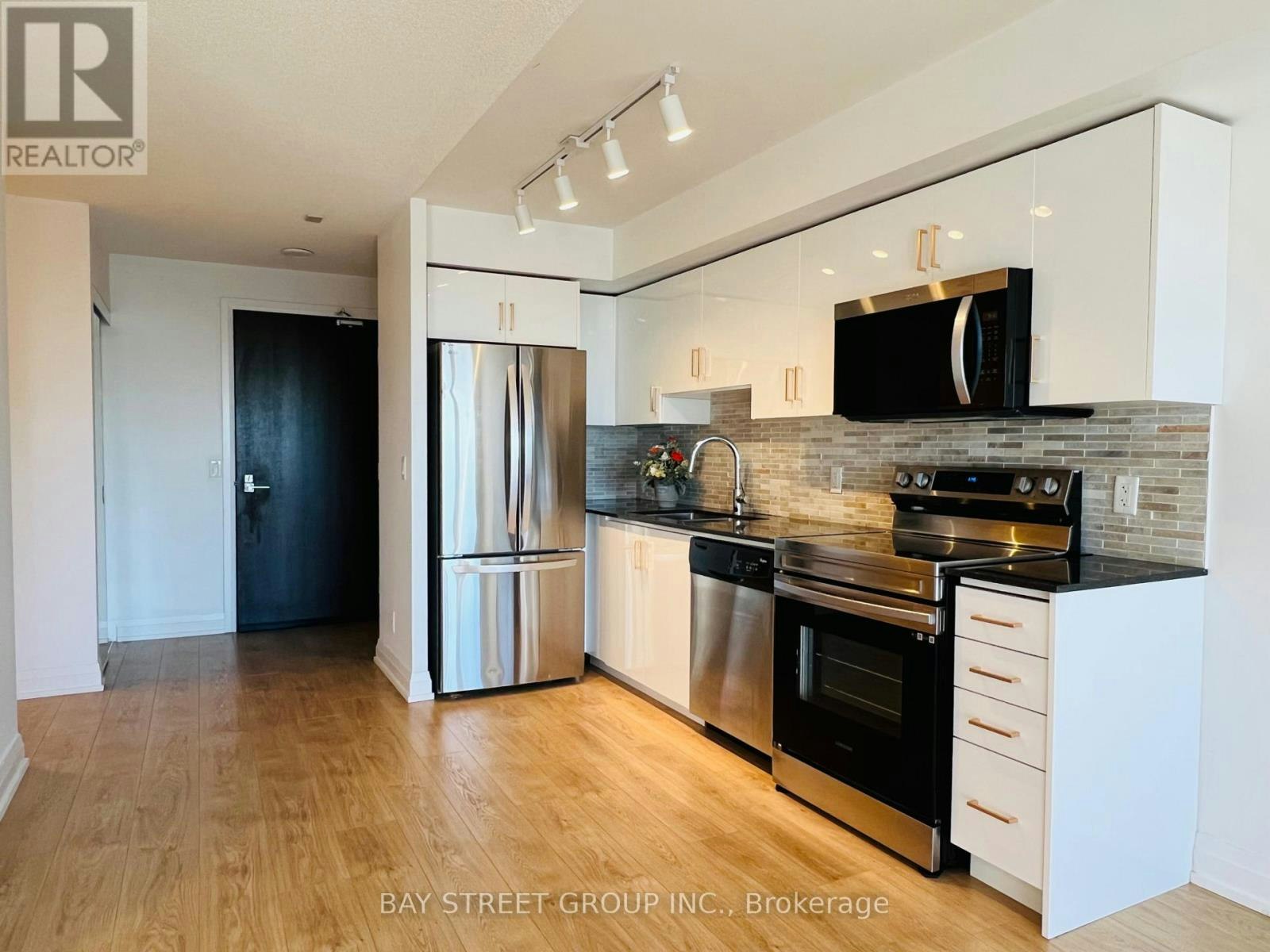 811-370 7 Highway E, Richmond Hill, ON, L4B 0C4 - 4