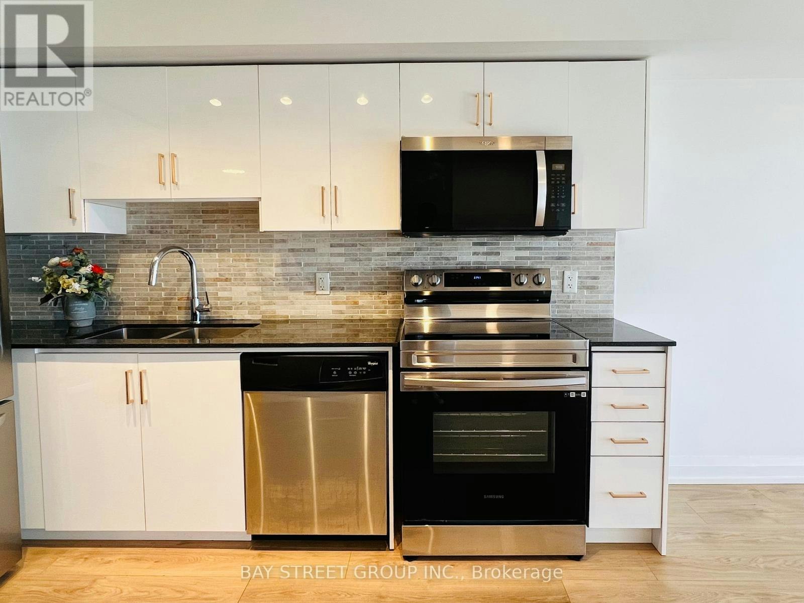 811-370 7 Highway E, Richmond Hill, ON, L4B 0C4 - 5