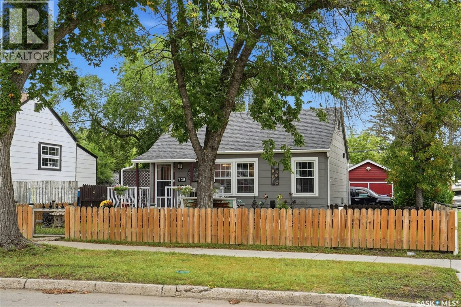 738 K Avenue S, Saskatoon, SK, S7M 2E6